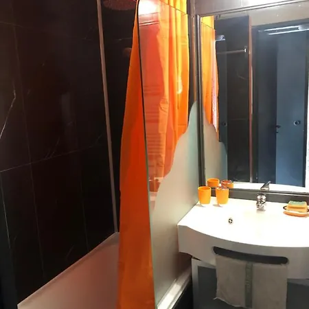 Avoriaz 4pers Plein Sud Skis Aux Pieds * مورزين
